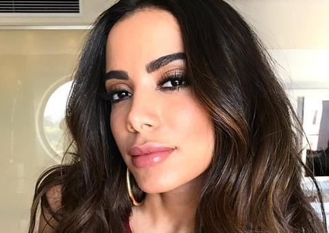 Internautas acusam Anitta de racismo e cantora rebate 