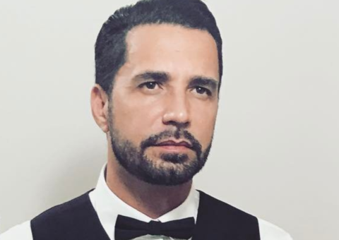 Latino irá ostentar em festa de aniversário, diz colunista 