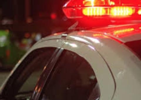 Homem é preso e adolescente apreendido suspeito de roubar pet shop em Manaus