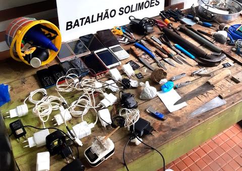 Polícia apreende facas, celulares e drogas durante revista em presídio no Amazonas