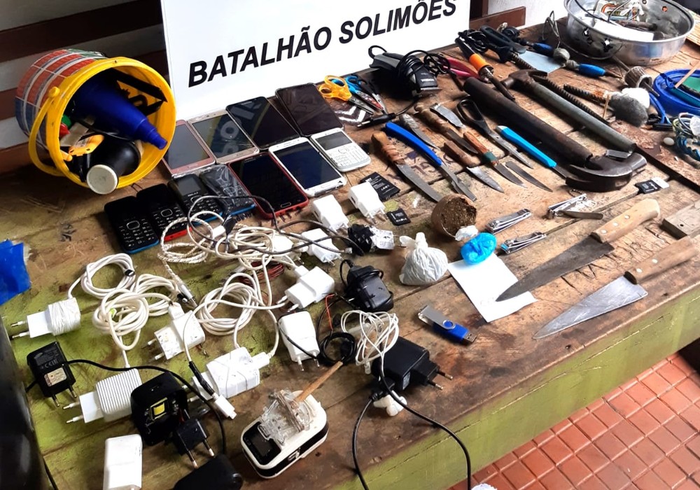 Polícia apreende facas, celulares e drogas durante revista em presídio no Amazonas