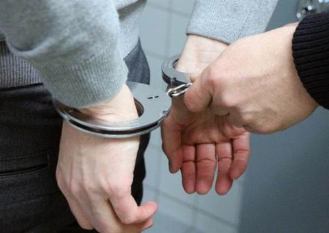 Idoso é preso por armazenar conteúdo de pornografia infantil em notebook 