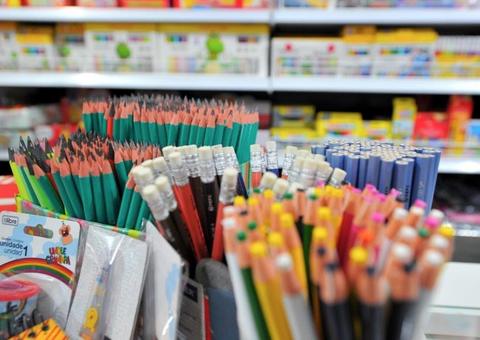 Abrigo arrecada material escolar para crianças em Manaus