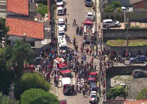 Atiradores de Suzano estavam armados com coqueteis molotov, armas e arco e flecha