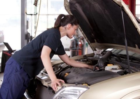 Curso gratuito de mecânica para mulheres tem inscrições até sexta em Manaus 