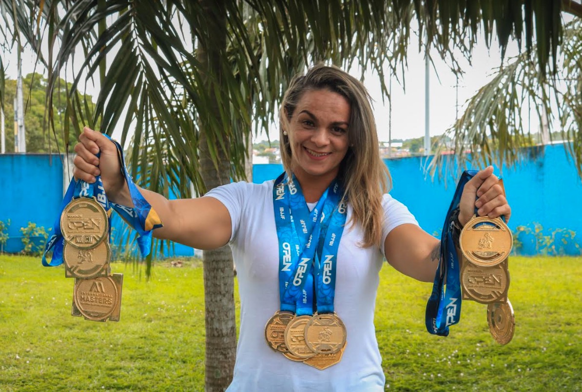 Lutadora que migrou de esporte para tratar filho irá em busca do campeonato brasileiro de jiu-jitsu