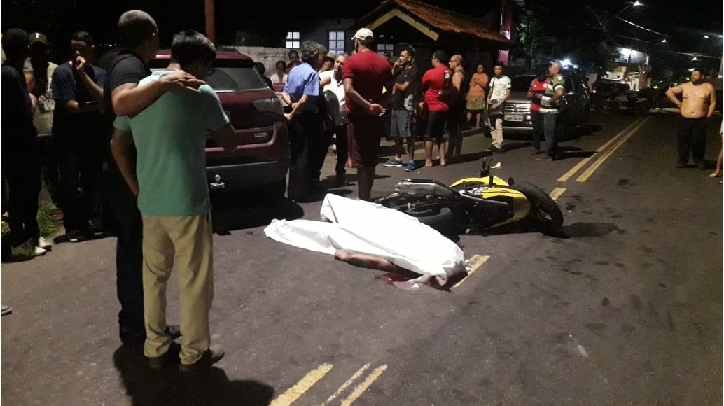 Grave acidente entre moto e carro deixa uma pessoa morta em Manaus
