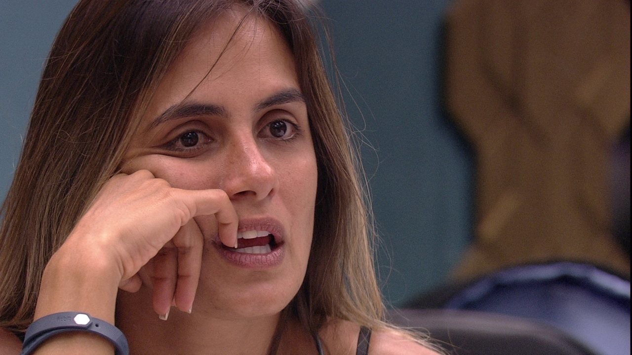 BBB: Sister se descuida e acaba mostrando demais 