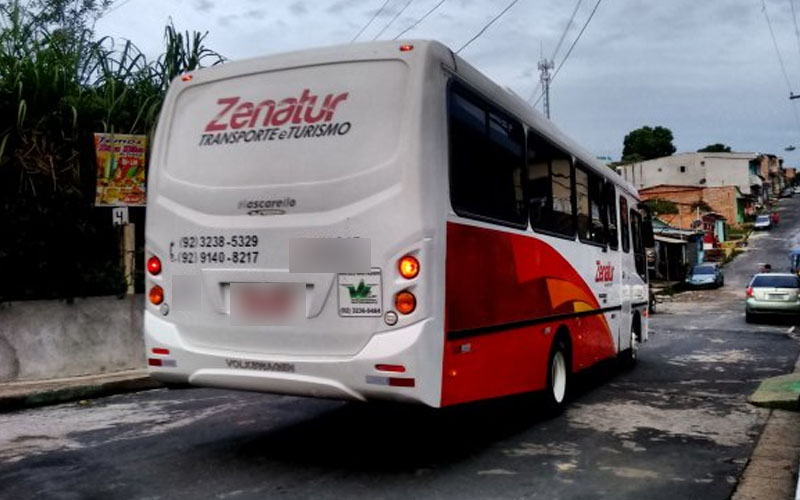 Encapuzados, homens invadem rota e roubam funcionários do Distrito em Manaus