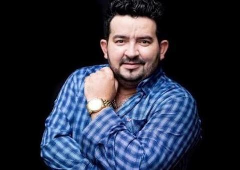  Rei do arrocha Guto Lima, volta ao palco da 'Meia Noite Acaba’