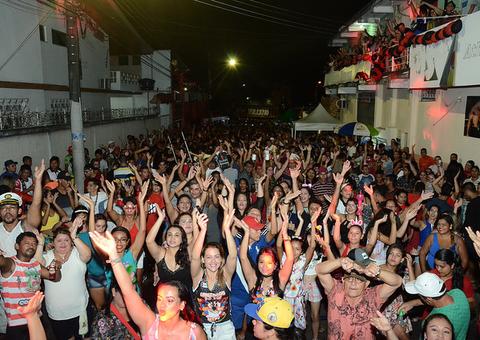 Cinco bandas e blocos de Carnaval agitam as ruas de Manaus neste fim de semana