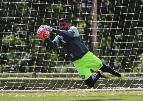 Chapecoense rescinde contrato de goleiro acusado de agredir ex-namorada