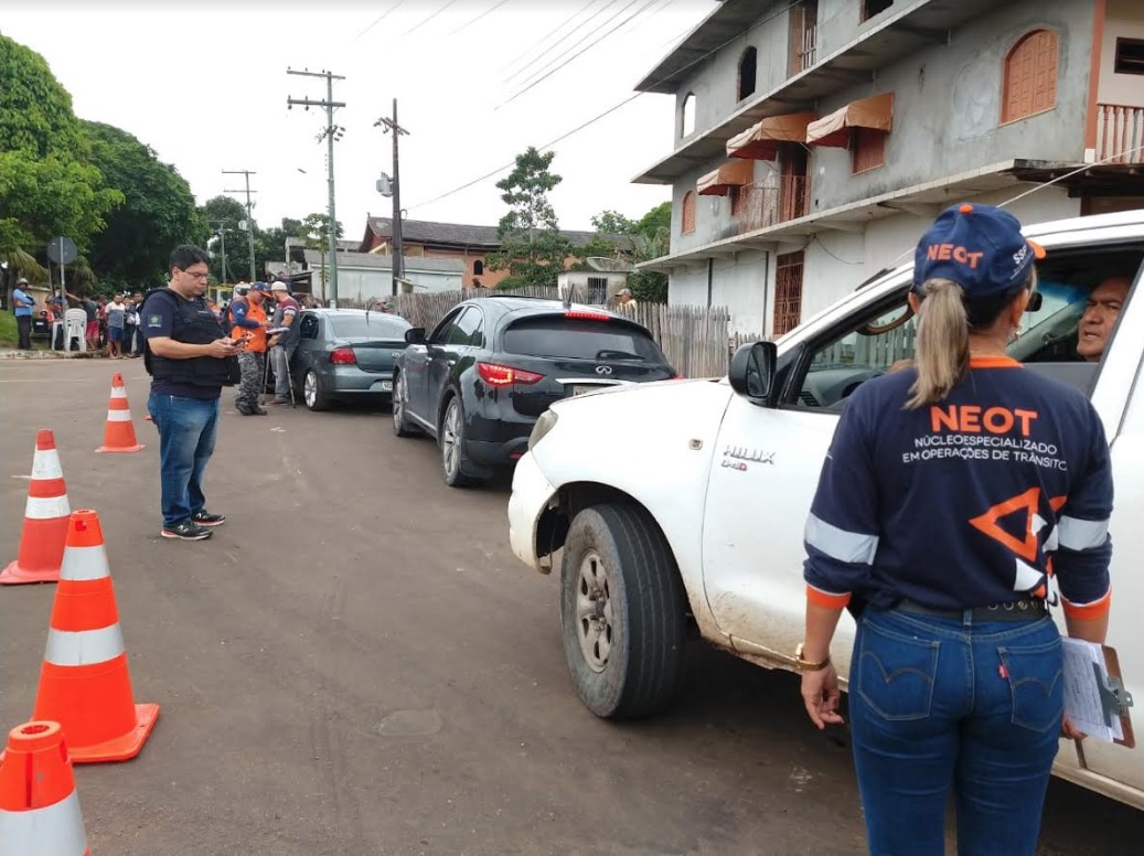 Detran recolhe 58 veículos e emite 110 autos de infração no Amazonas