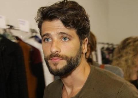 Bruno Gagliasso contrata advogado após espalharem 'fake news' sobre o ator 