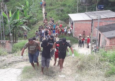 Corpo é encontrado em cova em invasão de Manaus