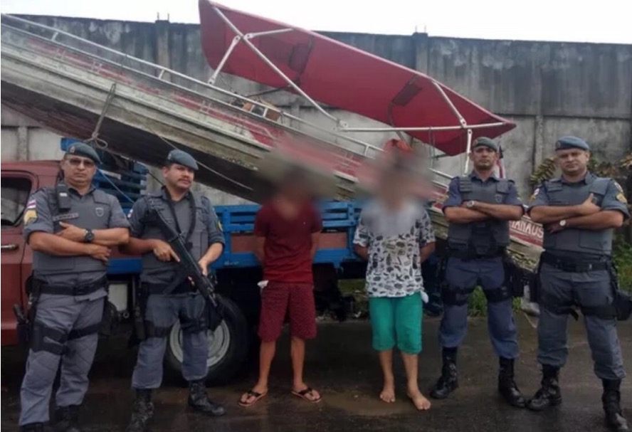 Dupla é presa suspeita de roubar embarcação e jogar dono no Rio Negro
