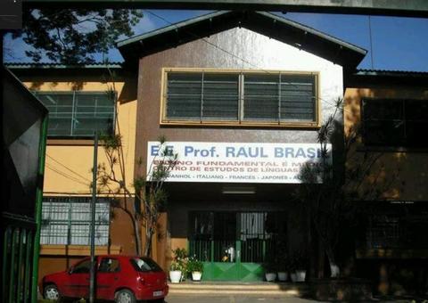 Após atentado, escola é reaberta para planejar acolhimento de alunos