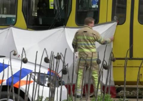 Homem faz disparos em bonde deixando um morto e vários feridos na Holanda 