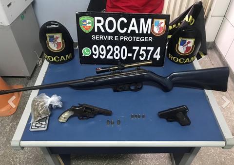 Homem é preso com pistola e rifle escondidos em casa em Manaus