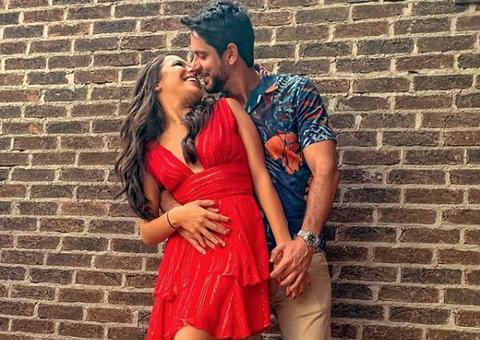 Ex-bbb Emilly se declara para namorado com foto romântica