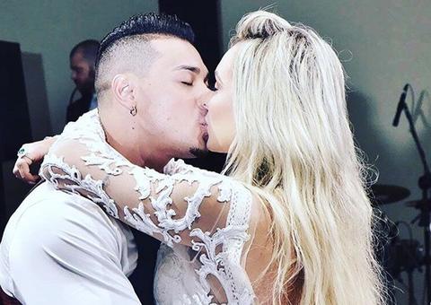 Juju Salimeni comemora 14 anos com Felipe Franco e se declara