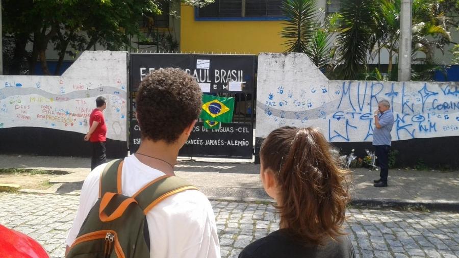 Após massacre, estudantes de Suzano voltam à escola e devem passar por terapia em grupo