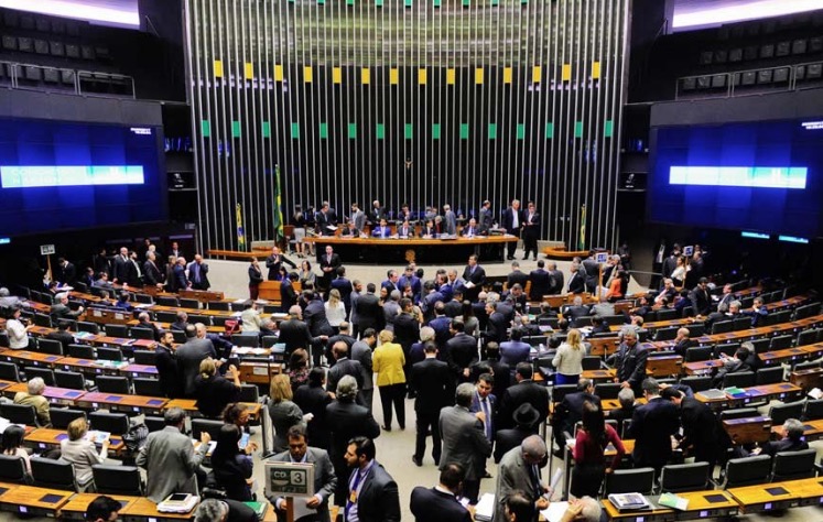 Álvaro Maia quer reduzir de 81 para 54 o número de senadores no Congresso 