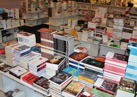 Shopping da Zona Leste tem feira de livros a R$ 10 reais