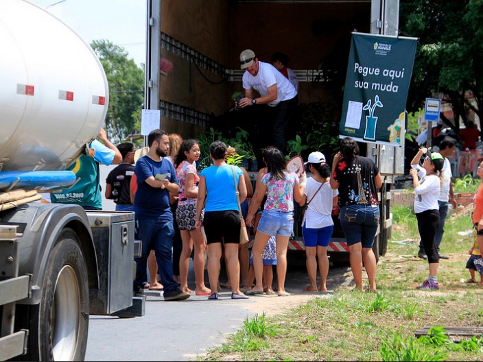 Prefeitura realiza distribuição de mudas em diversos pontos da cidade