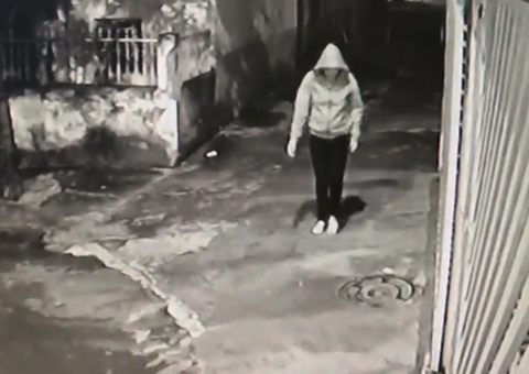 Mãe que abandonou bebê em gramado diz estar arrependida 