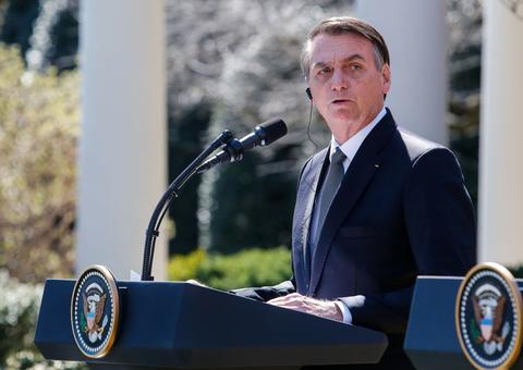 Bolsonaro joga responsabilidade pelo aumento dos combustíveis para os Estados 