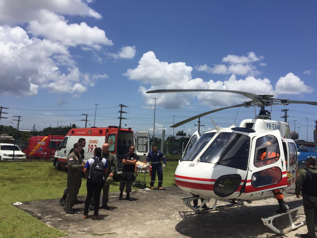 Agricultor é resgatado por helicóptero após cair de árvore no Amazonas 