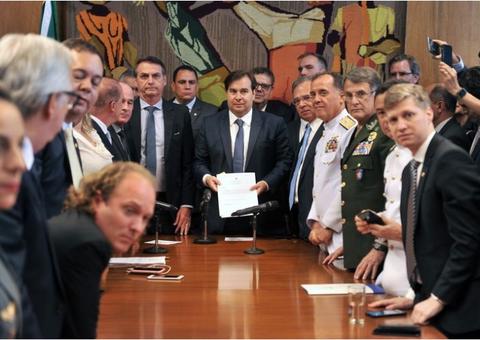 Bolsonaro entrega reforma previdenciária dos militares ao Congresso