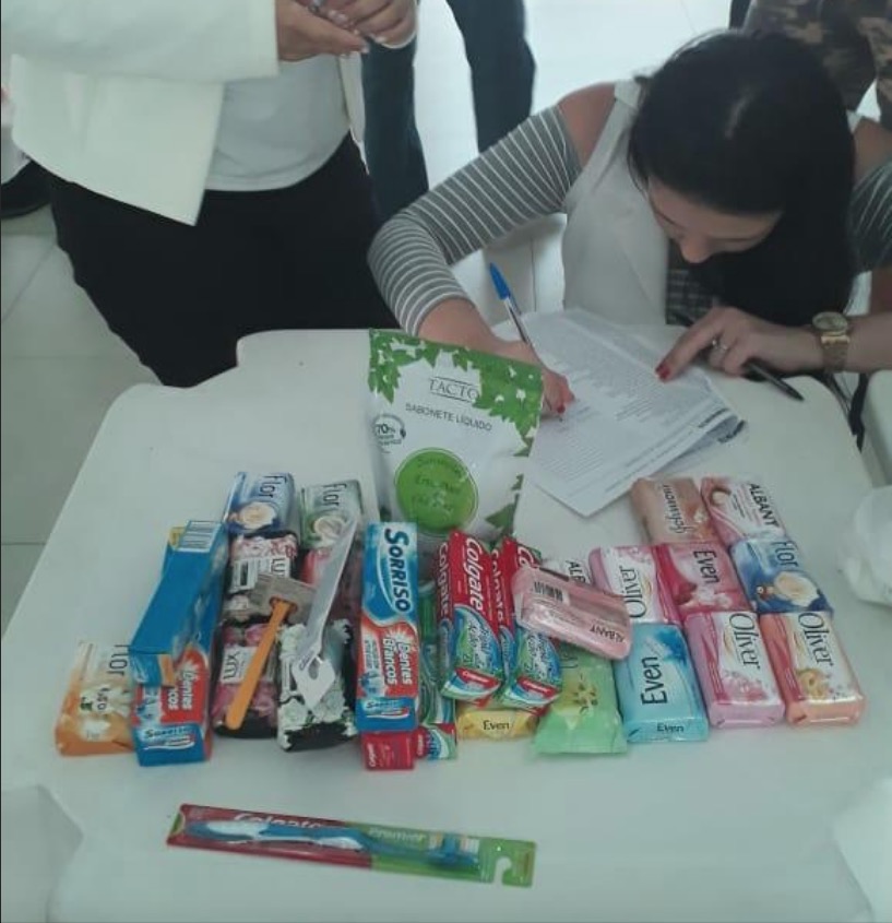 Faculdade em Manaus arrecada itens de higiene e roupas para refugiadas da Venezuela