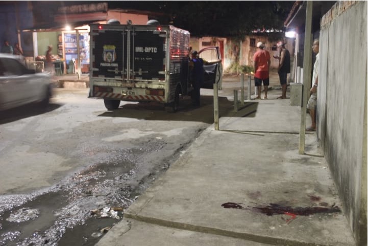 Homem tenta correr mas é perseguido e morto a tiros por dupla misteriosa em Manaus