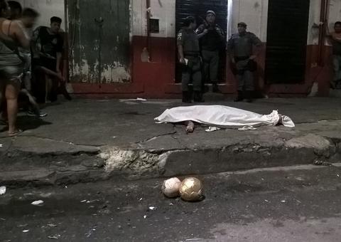 Jovem é morto a tiros em bar no centro de Manaus 