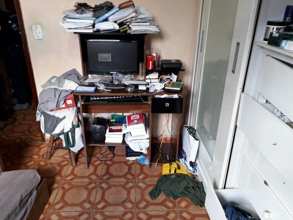 Professor é preso em escola por armazenar pornografia infantil