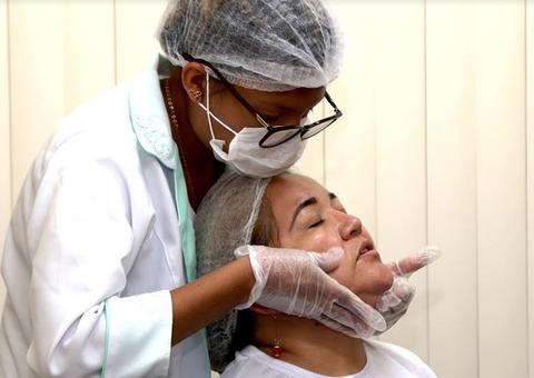 Em Manaus, projeto promove dia de beleza para venezuelanas