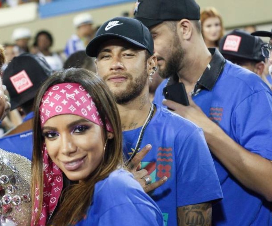 Anitta e Neymar tiveram mais que beijo: ‘amigos transam, não?’