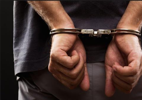 Polícia prende duas pessoas e apreende dois adolescentes no Amazonas