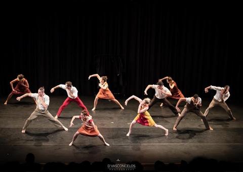 Cisne Negro Cia. de Dança apresenta espetáculo no Teatro Amazonas