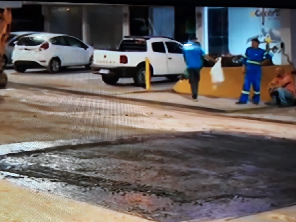 Após reparo em cratera, avenida deve ser liberada em Manaus 