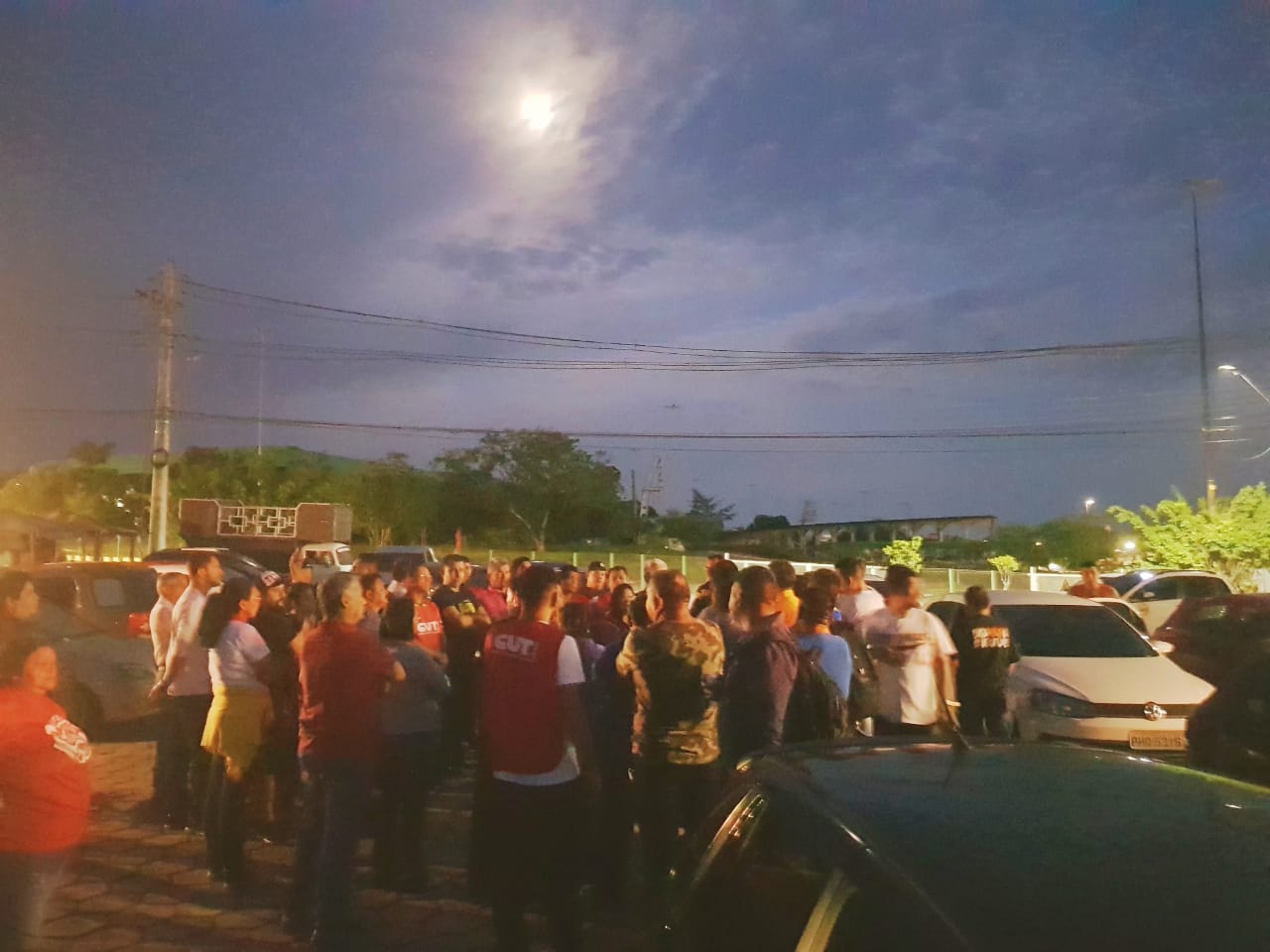 Manifestação contra reforma da Previdência paralisa trânsito em avenidas de Manaus