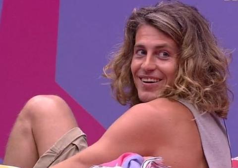 BBB19: Após beijar Rízia na casa, Alberto conhece ex-sister e diz: Uma mulher como eu quero'