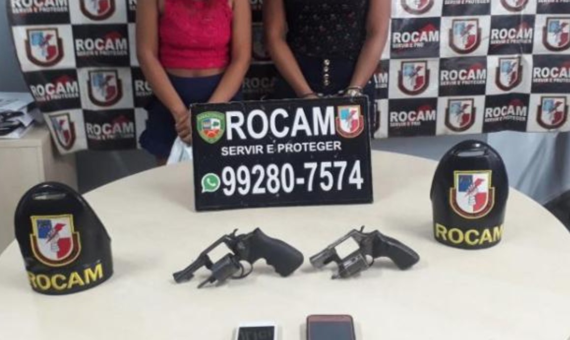 Com bebê no colo e armas na bolsa, mulheres são presas em avenida de Manaus