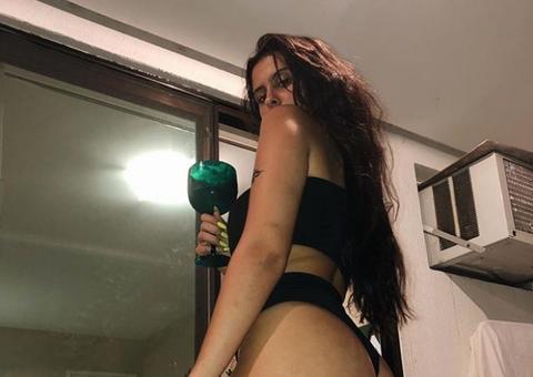 Homem aparece em foto sensual de ex-bbb Hana: ‘tomou uns tapinhas no bumbum’