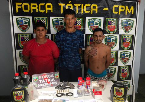 Com algemas e machado, grupo é pego torturando membro de facção rival em Manaus