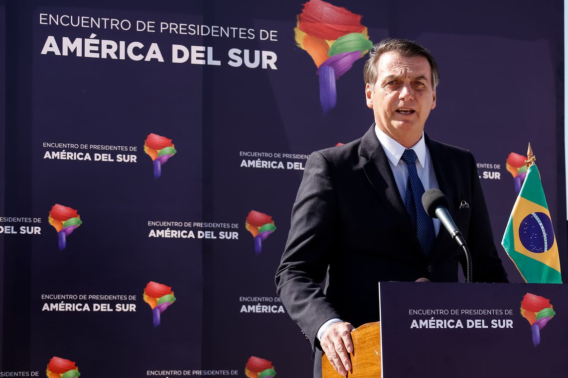 No Chile, Bolsonaro fala sobre homofobia e intervenção militar na Venezuela