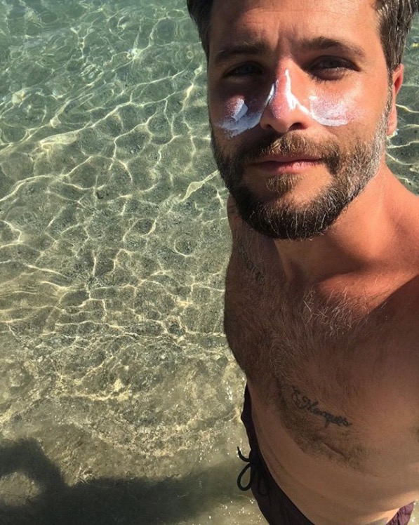 Fã deixa comentário ousado em foto de Bruno Gagliasso e ator responde