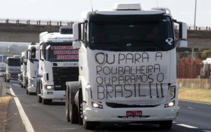 Caminhoneiros se mobilizam para nova paralisação dia 30 de março